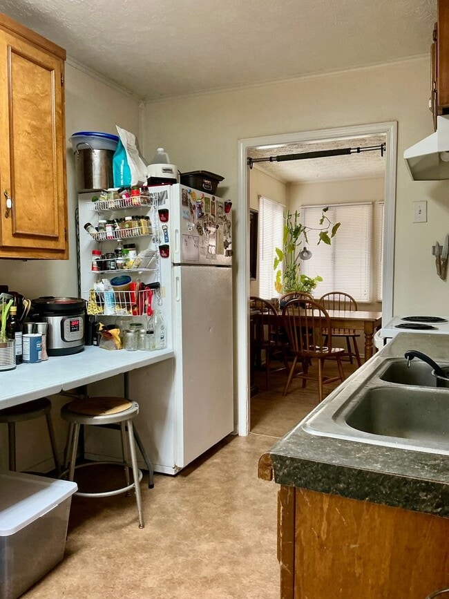 Building Photo - 3 Bedroom 1 Bath Near UGA and 5 Points! Available August 10th!