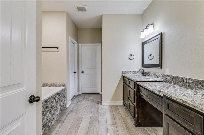 Building Photo - 6537 Paddington Dr