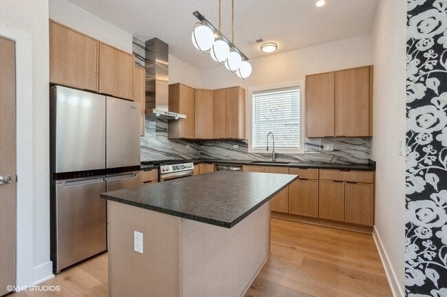 Building Photo - 456 E Oakwood Blvd