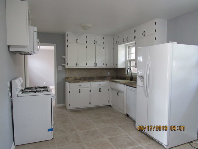 Building Photo - SECTION 8 ACCEPTED - 4550 S Keystone Ave