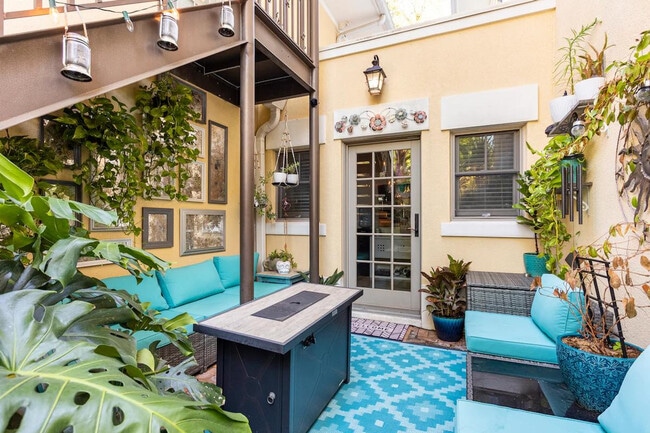 Building Photo - 509 S Willow Ave