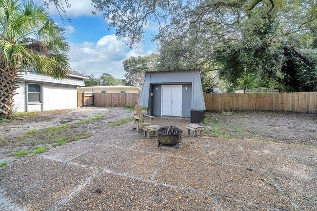 Building Photo - 358 Kepner Dr NE
