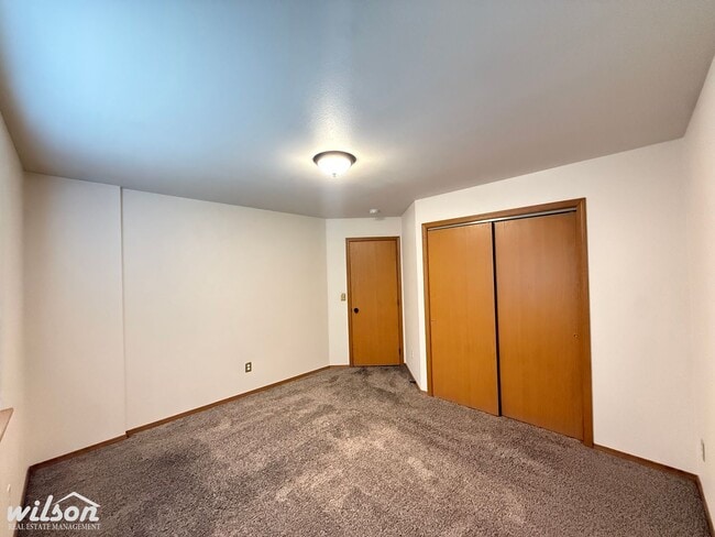 Building Photo - 810 Fremont St