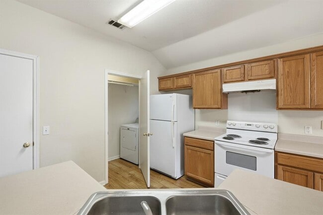 Building Photo - 3201D El Salido Pkwy