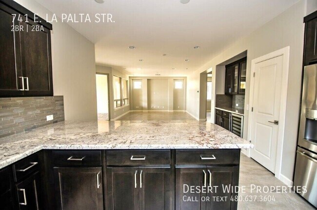 Building Photo - 741 E La Palta St