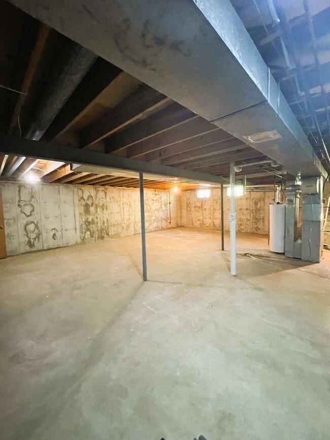Building Photo - $2775 - Beautiful 3-Bedroom Home in Fronte...