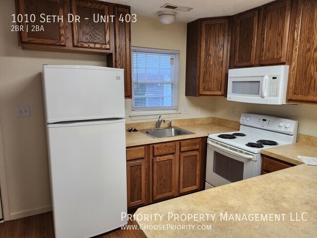 Building Photo - 2BR 1.5BA Townhome, Staunton