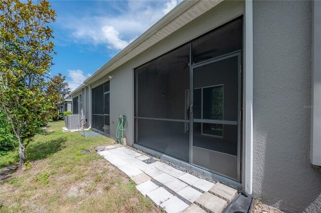 Building Photo - 10687 Lake Montauk Dr