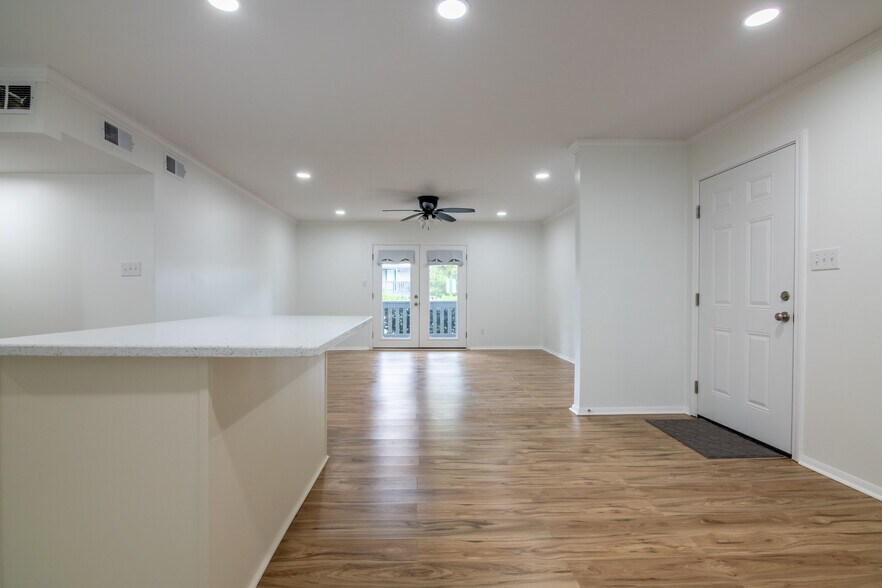 Building Photo - 500 Woodland Dr