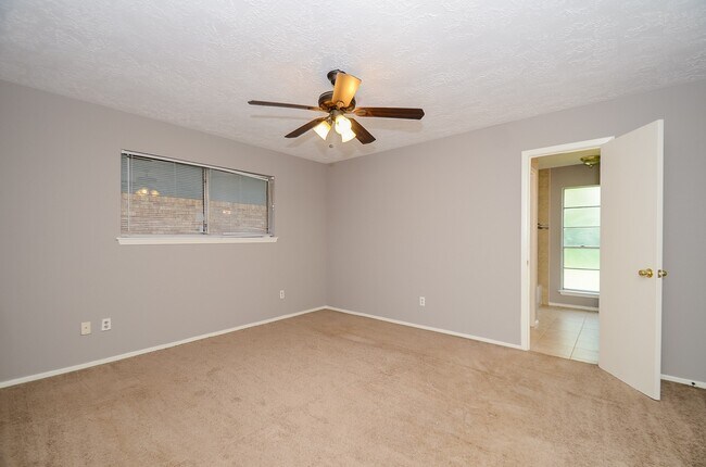 Building Photo - 8319 Bird Run Dr