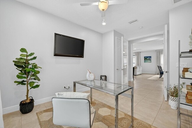 Building Photo - 9624 SW Royal Poinciana Dr