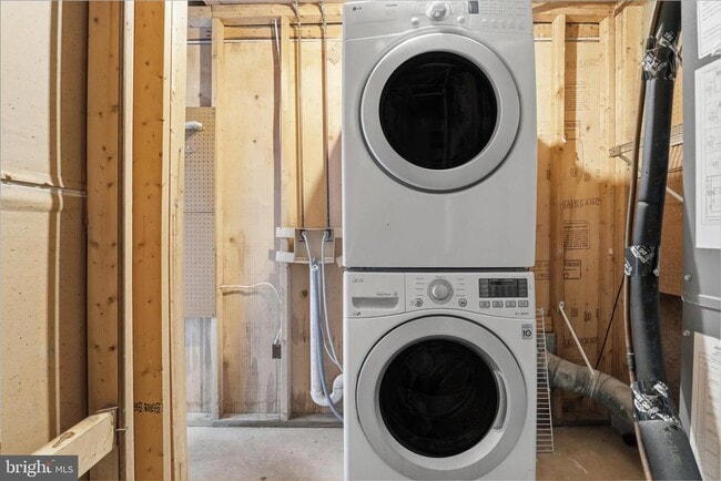 Building Photo - 6105 Castletown Way