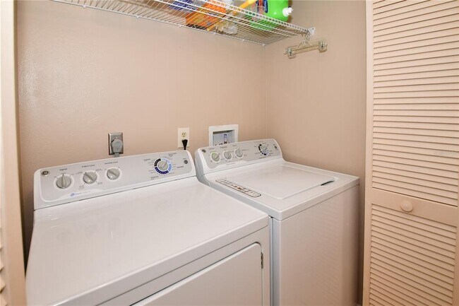 Building Photo - 4730 Brittany Dr S