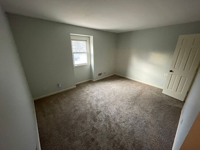 Building Photo - Charming 4 Bedroom Home in Downtown Shelbyville – Prime Location & Classic Comfort