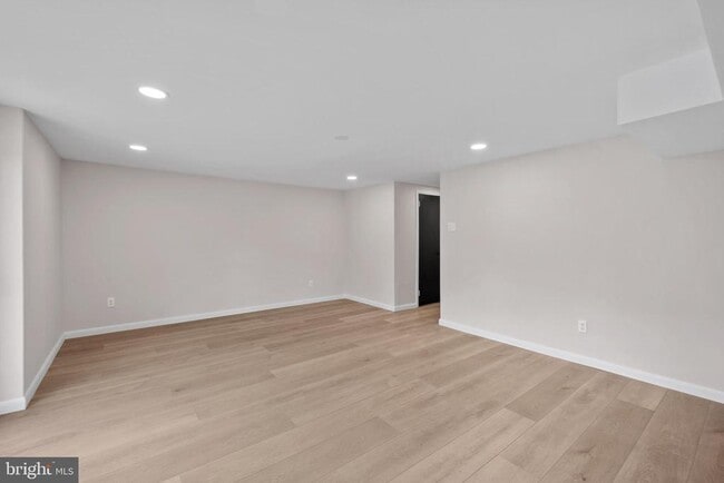 Building Photo - 857 Green Valley Dr