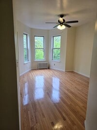 Building Photo - 121 Weirfield St