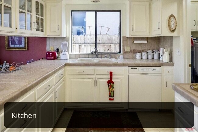 Building Photo - 684 Shamrock Ln