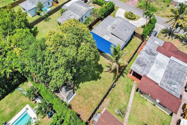 Building Photo - 6550 SW 52nd Terrace