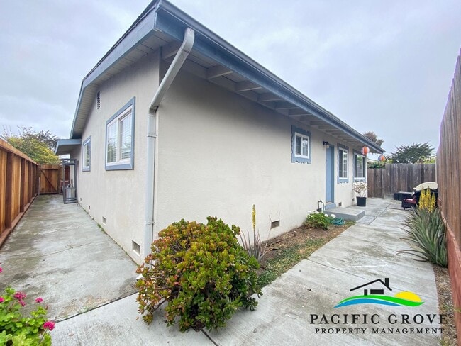 Building Photo - Updated Three Bedroom