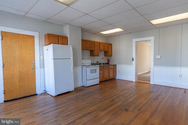 Building Photo - 301 W Martin St