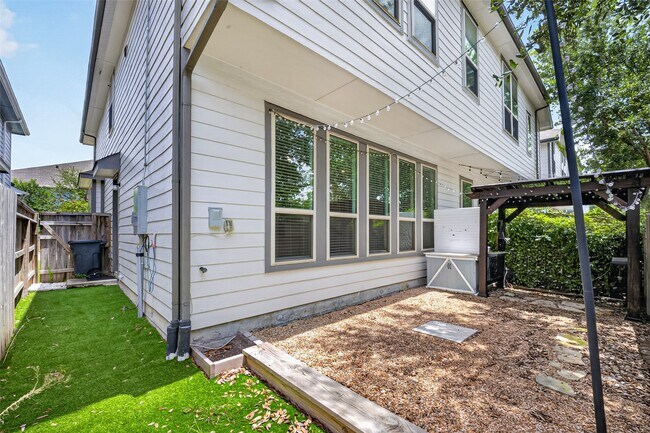 Building Photo - 4743 Glen Isle Dr