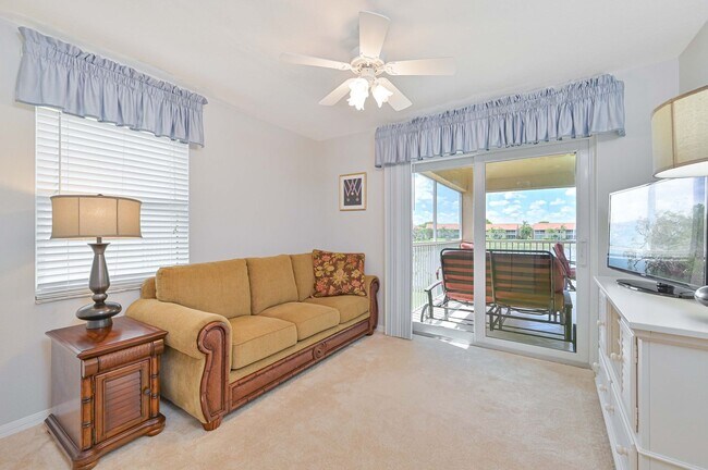 Building Photo - NOW AVAILABLE - Gorgeous Condo in Huntington Lakes!