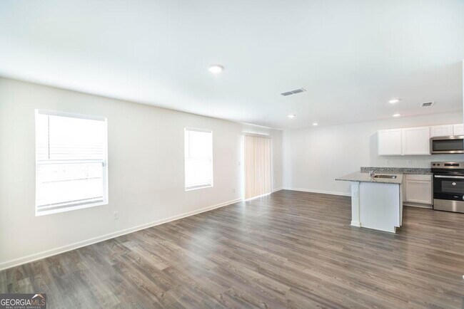 Building Photo - 105 Flat Rock Ml Trl