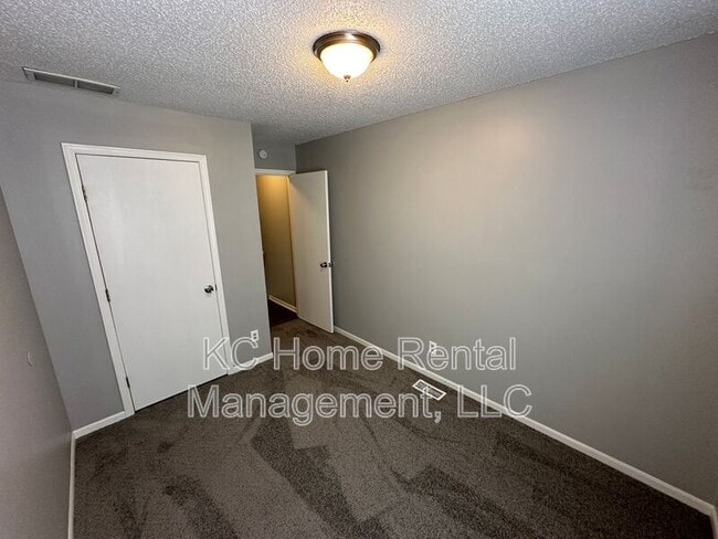 Building Photo - 506 A Skyvue Dr