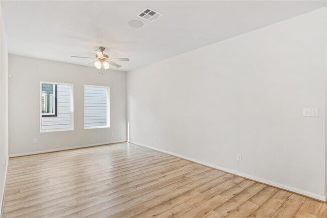 Building Photo - 316 LT Rusty Dr