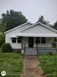 Building Photo - Updated Beautiful 2 Bedroom 1 Bath