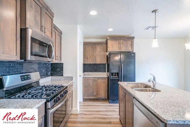 Building Photo - Adorable Stand Alone 4 Bedroom Corner Unit with Fully Fenced Backyard. Small Dogs Welcome.