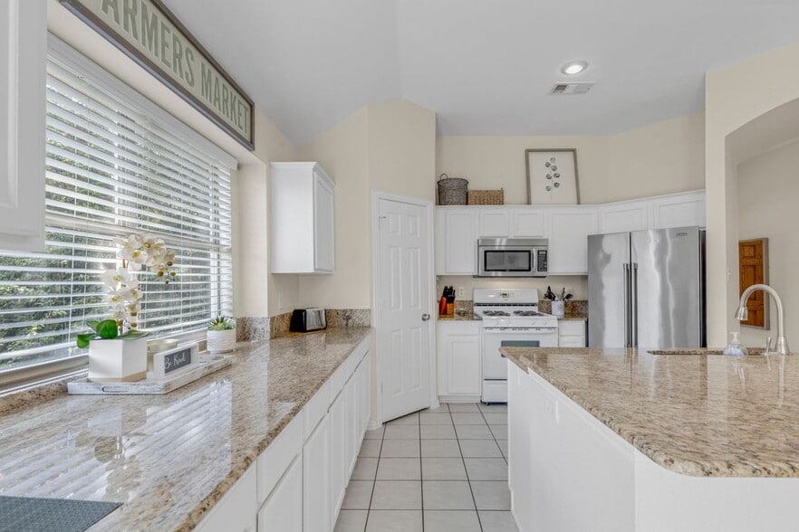 Building Photo - 1438 Royal Oaks Dr