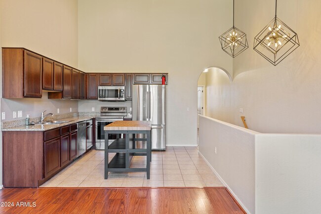 Building Photo - 2256 E Huntington Dr