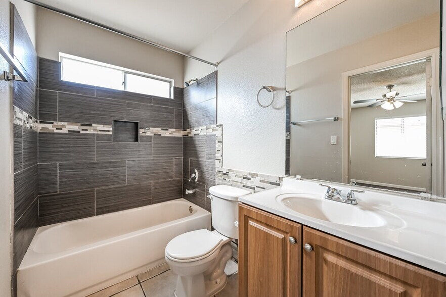 Building Photo - 4713 W Menadota Dr