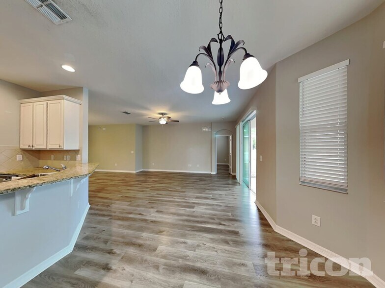 Building Photo - 12423 Ridgedale Dr