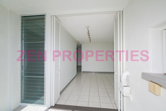 Building Photo - a 2 bdrm, 2 bath unit with 2 prkg at Fairway House for rent