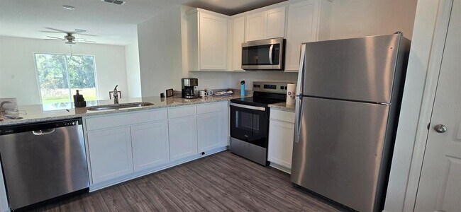 Building Photo - 310 Amberjack Ln