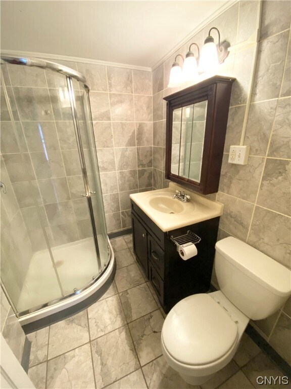 Building Photo - 905 State St