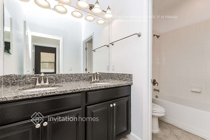 Building Photo - 2546 Bartolo Dr