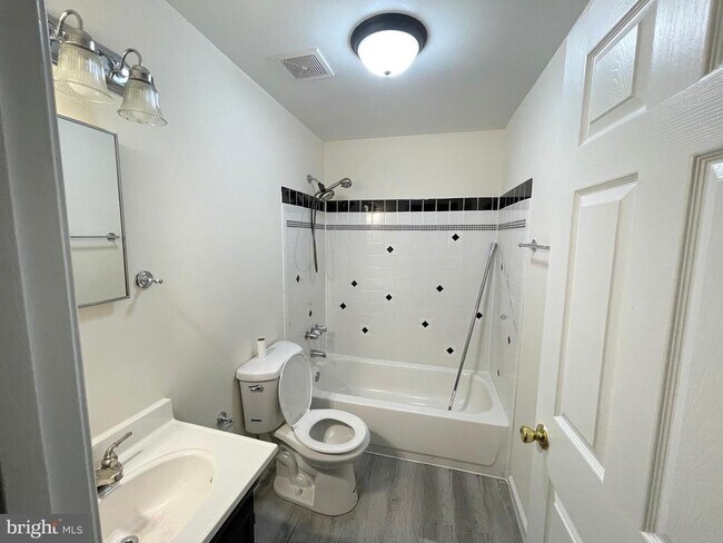 Building Photo - 15518 Toddsbury Ln