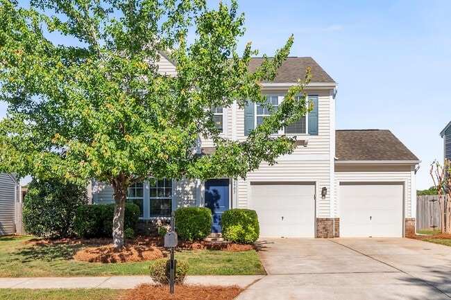 Building Photo - Newer Home, Granite Counter-Tops, Wood Laminate Flooring, SS Appliances, Garage, Fenced, Must See!
