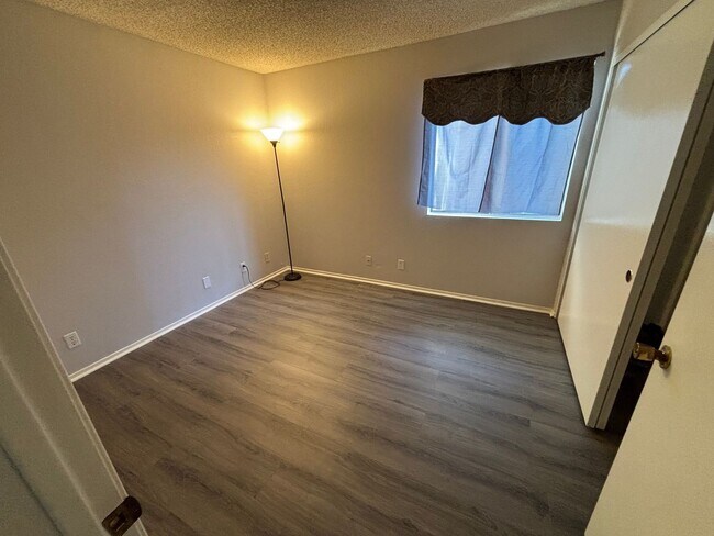 Building Photo - 321 Inger Dr