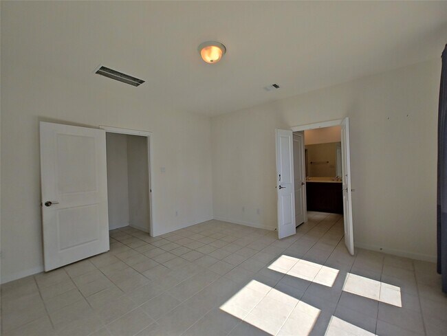 Building Photo - 7802 Winter Hawk Cir