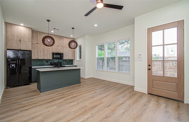 Building Photo - 4603 Edison St