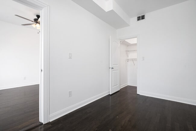 Building Photo - 1532 N Harding Ave