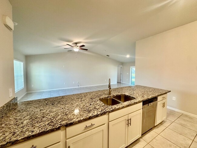 Building Photo - Available Now- 4 Bedroom 2 Bathroom NW Cape Coral Home