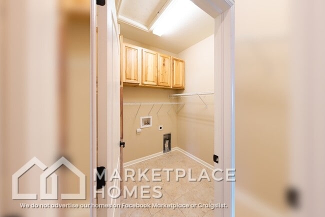 Building Photo - 6293 N Ensenada Ct