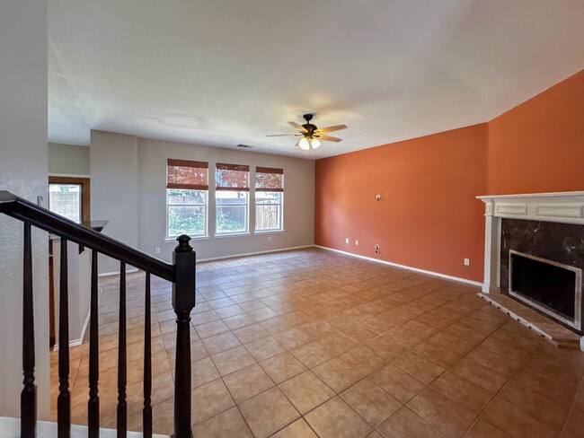 Building Photo - Beautiful 4-Bedroom 2-Bath Home with Attac...