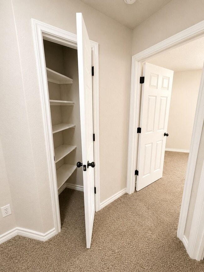 Building Photo - 5016 Flipper Dr
