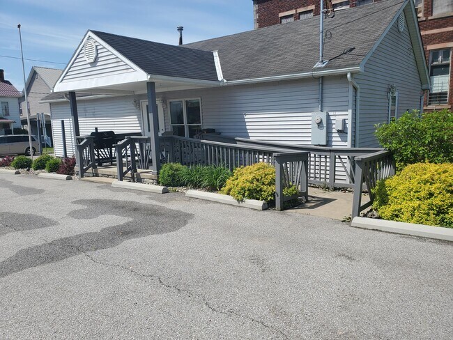Primary Photo - 430 W Main St